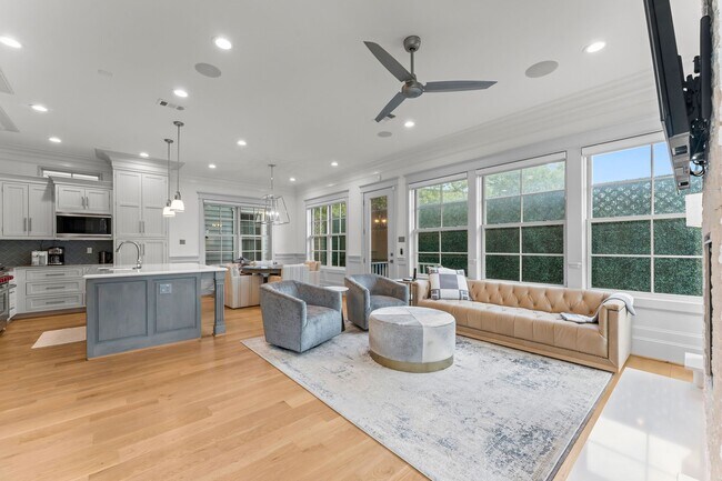 Building Photo - 426 Marshall St