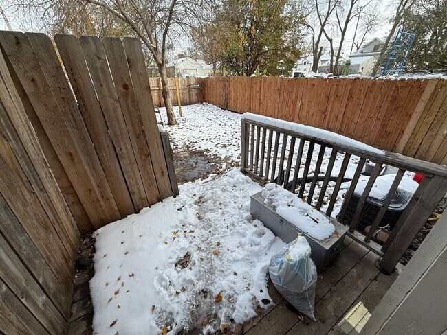 Building Photo - Twin Home for Rent Near Downtown Sioux Falls