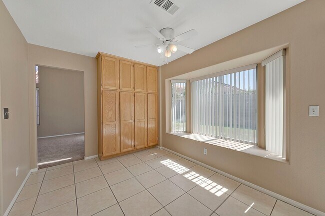 Building Photo - Green Valley Home! Beautiful &  Spacious! Stainless steel appliances! Washer & dryer! No pets!