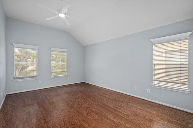 Building Photo - 612 Detering St