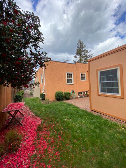 Side yard - 7955 SE Milwaukie Ave