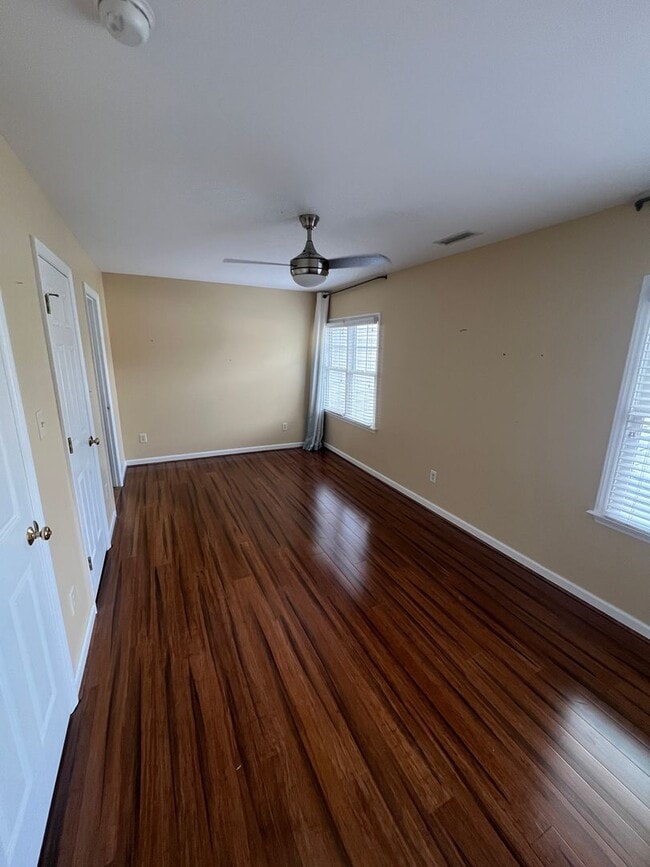 Building Photo - 3 Bed 2.5 Bath Townhome In Governors' Village