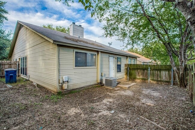 Building Photo - 8811 Clearbrook Trail