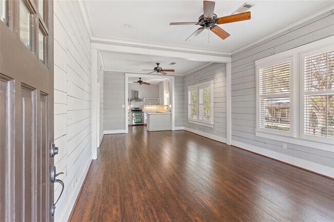 Building Photo - 809 Woodrow St