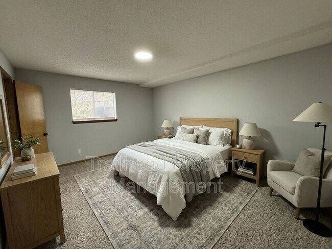 Building Photo - 3407 NW Duncan Rd