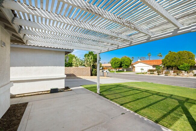 Building Photo - 51905 Avenida Velasco