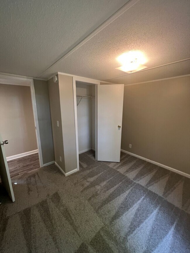 Building Photo - 3 Bedroom/2 Bathroom Modular Home for Rent
