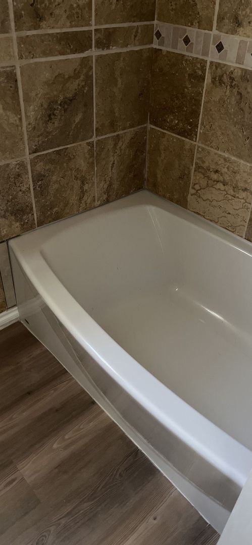 Building Photo - 4 Bedroom, 2 Bathroom Home w/ Bonus Room