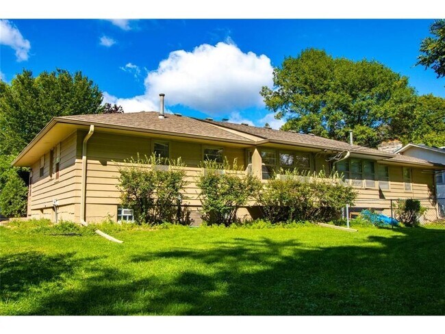 Building Photo - 3829 Ewing Ave S