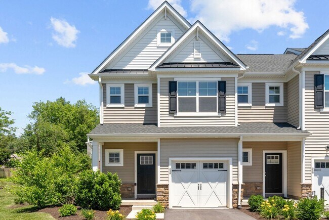 Building Photo - 230 Honey Ln
