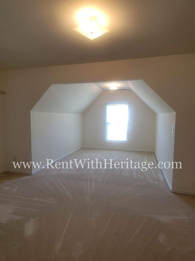 Building Photo - WOW!!!......COME SEE THIS GORGEOUS 4 BEDROOM / 3 BATH HOME IN THE POPULAR KINGSWOOD SUBDIVSION-A ...