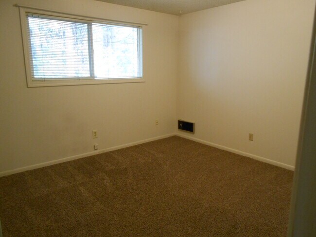 Building Photo - 61360 Keelally Ct