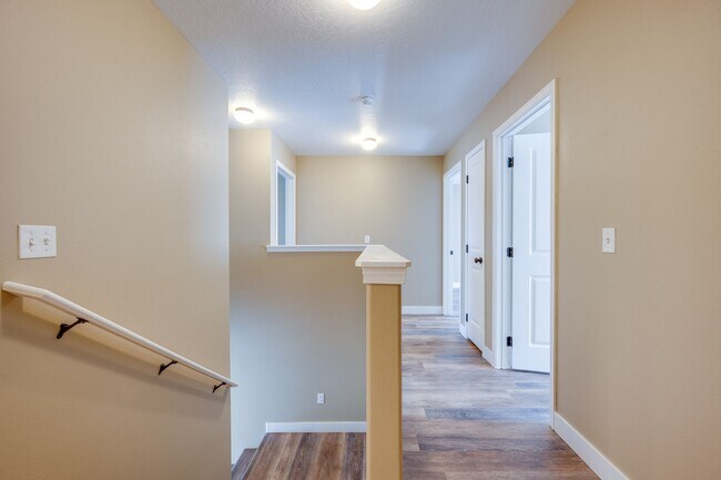 Building Photo - Charming Pullman Retreat with Space to Live and Entertain