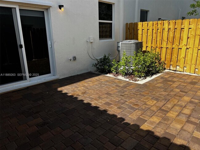 Building Photo - 2451 SE 28th St