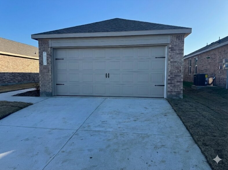 Building Photo - 14138 Lampard St