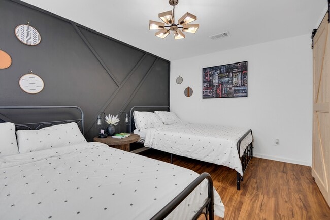 Building Photo - 5755 Cartagena St