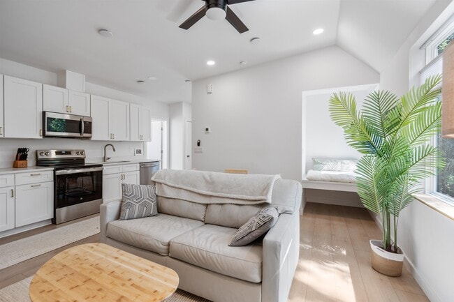 Building Photo - 793 Chapin St