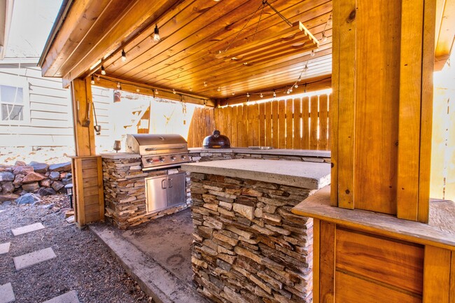 Building Photo - Stunning Remodeled Downtown Craftsman 3BD ...