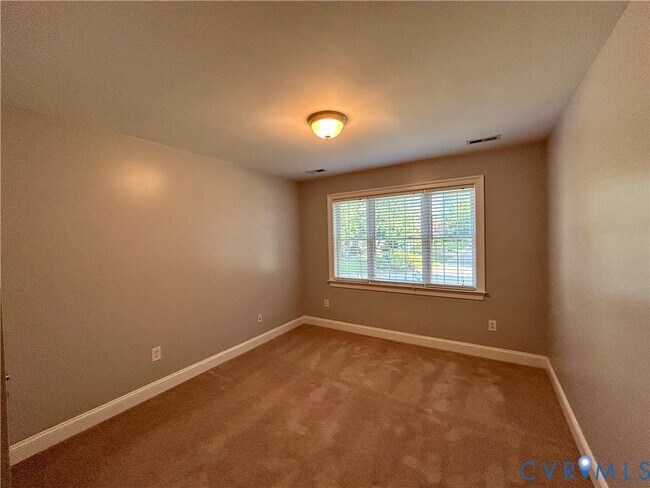 Building Photo - 4700 Jaydee Dr