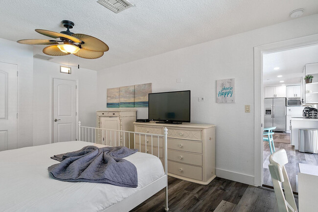 Building Photo - 3221 Spanish River Dr