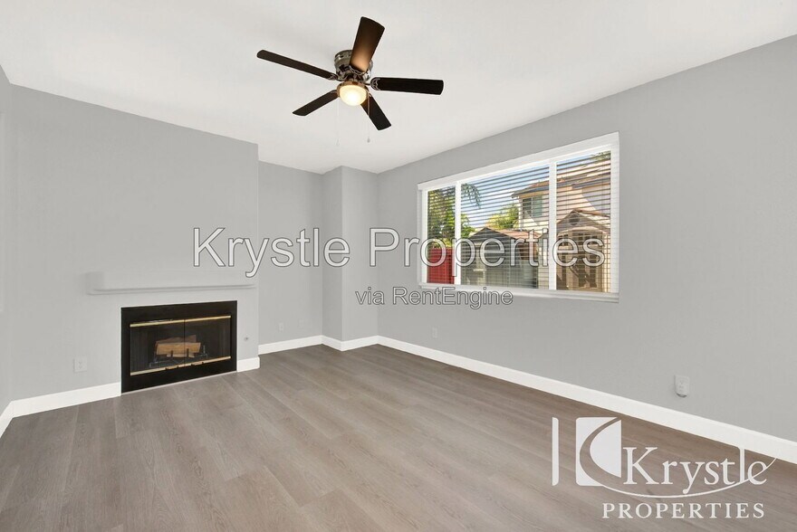 Building Photo - 824 Cedarcrest Dr