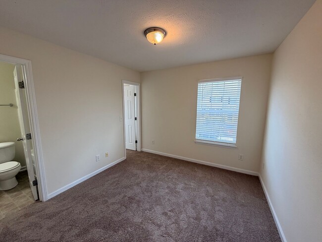 Building Photo - 6021 Cullen Dr