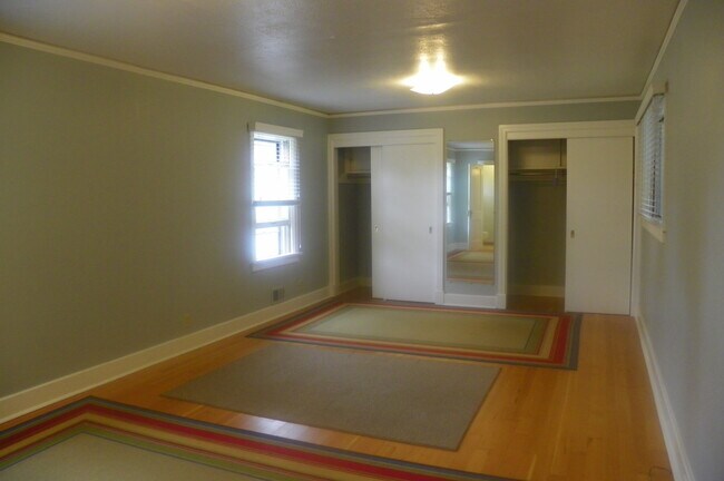 Building Photo - PETS CONSIDERED! Located in Bend's HISTORIC District, Walk to Drake Park! A/C, All Appliances, Ha...