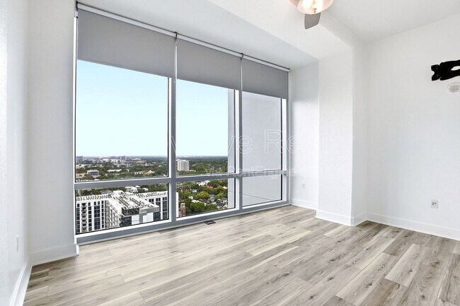 Building Photo - 150 E Robinson St