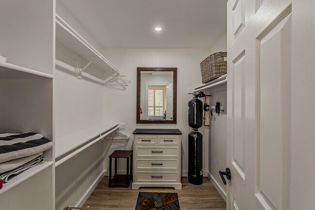 Building Photo - Fully Remodeled 2-Bedroom Condo at the Scottsdale Racquet Club!