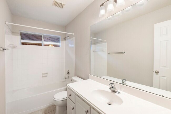 Building Photo - 35 Auburn Path Dr