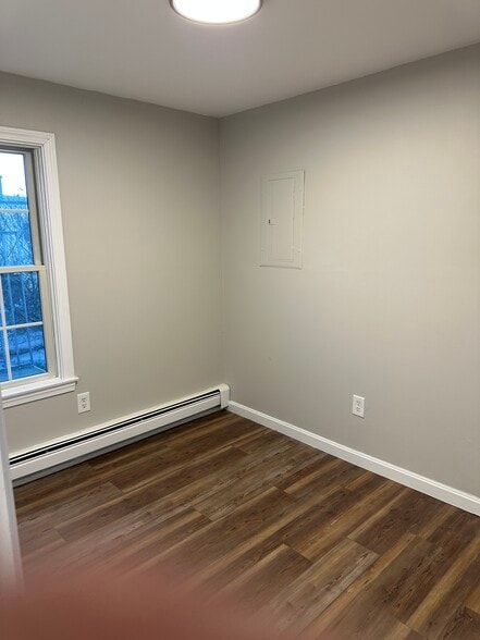 Building Photo - 1183 Kingstown Rd