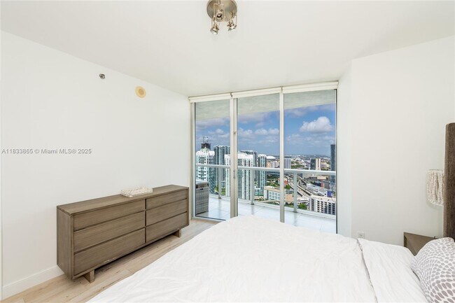 Building Photo - 465 Brickell Ave