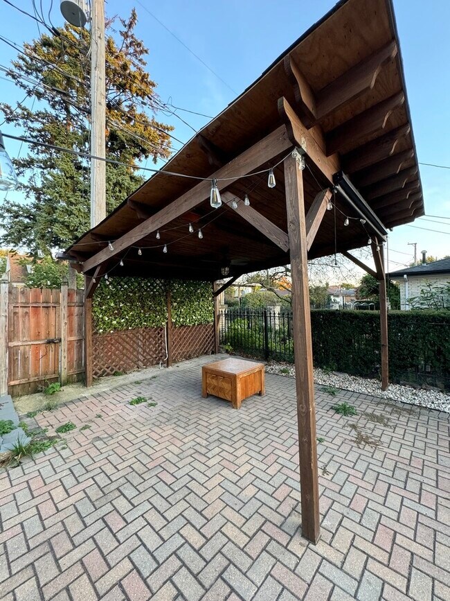 Building Photo - 7109 Keeler Ave