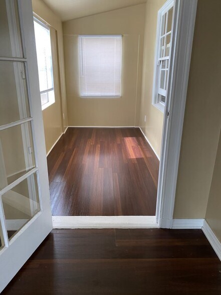 Sunroom - 2019 S Longwood Ave