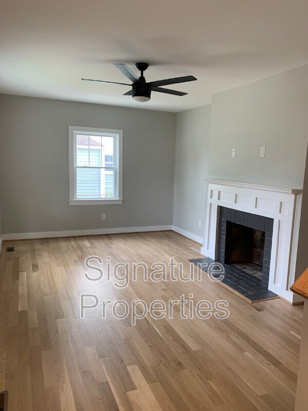 Building Photo - 6112 Ellis Ave