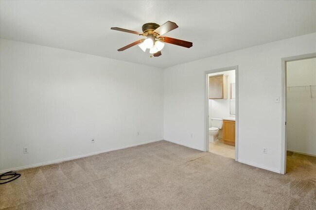 Building Photo - 508 Crater Lake Dr