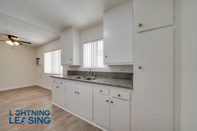 Building Photo - 5130 1/2 Yarmouth-25D