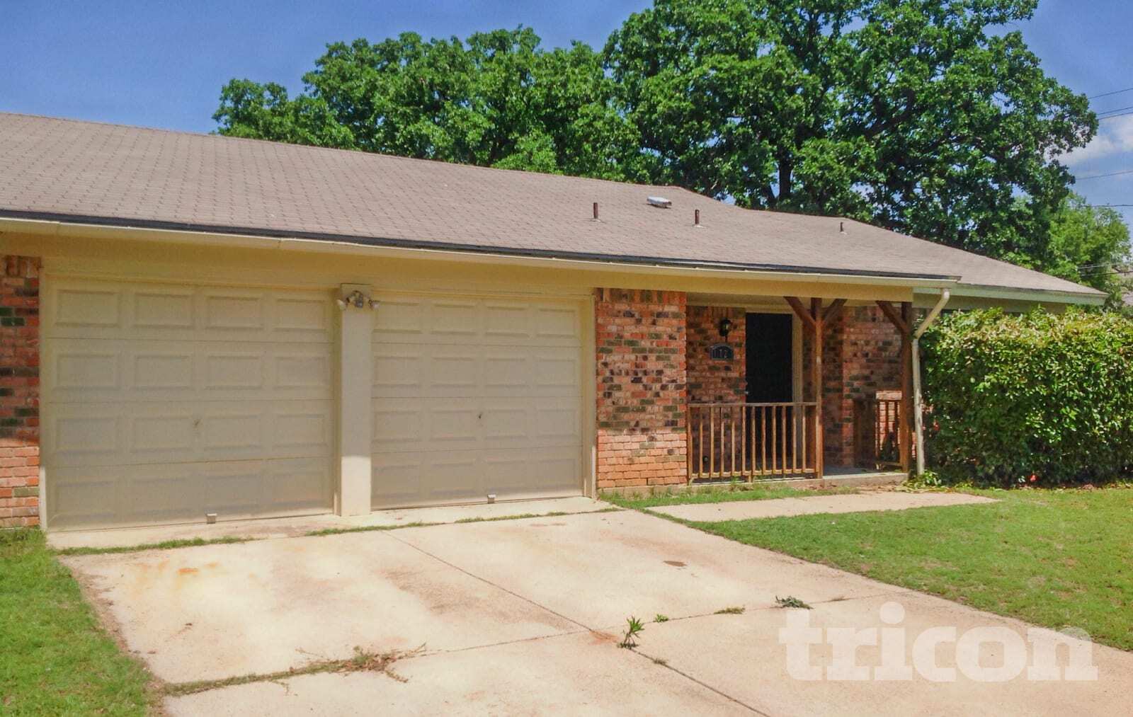 Building Photo - 1721 Oak Tree Dr