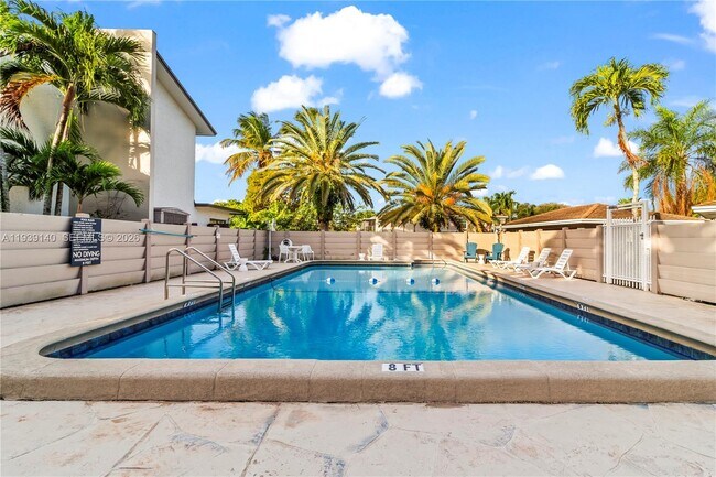 Building Photo - 9001 Jacaranda Ln