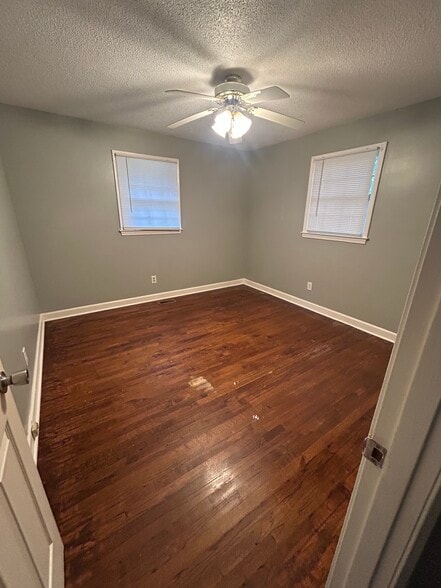 Building Photo - 3010 Skylark Dr