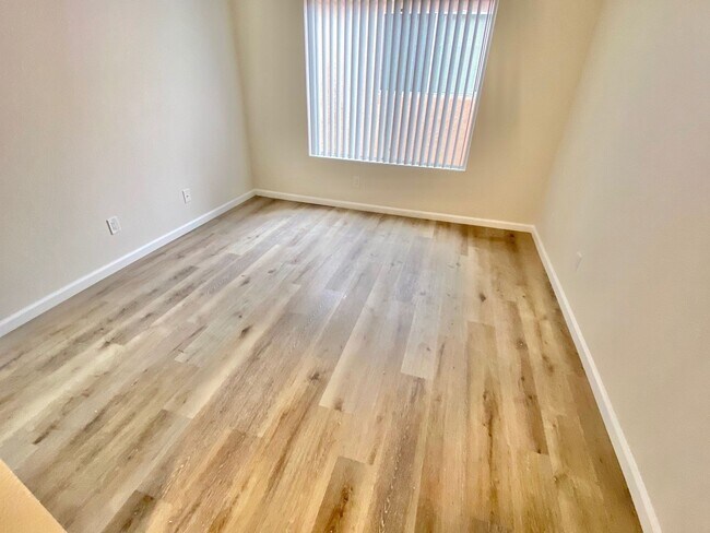 Building Photo - Renovated Two Bedroom Two Bathroom Condo North Park