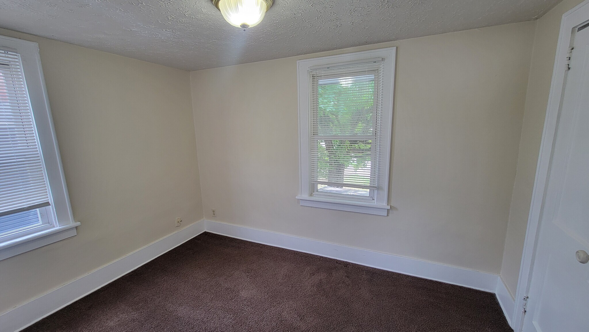 Building Photo - 1573 East Ave