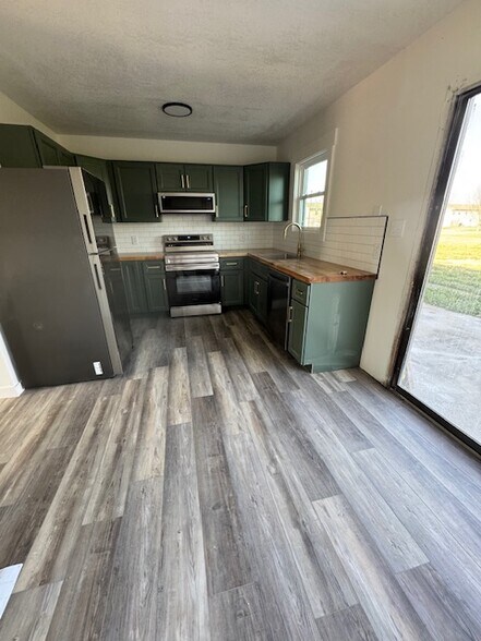 Building Photo - 1230 Pleasant Valley Rd