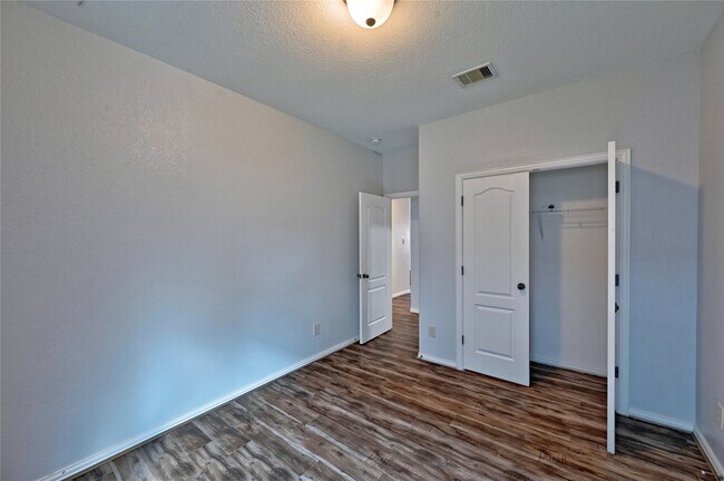 Building Photo - 5418 Brookway Willow Dr