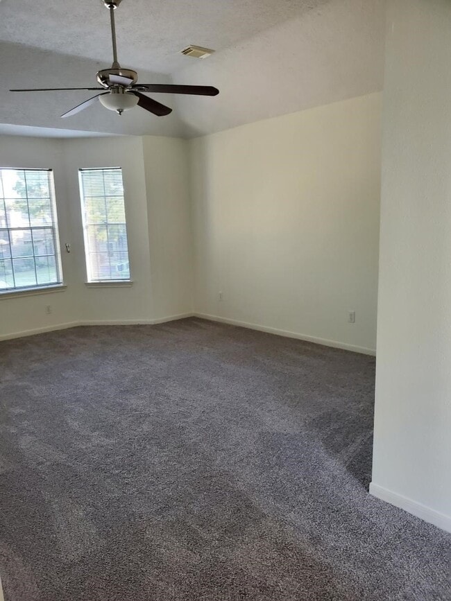 Building Photo - 7211 N Hearthstone Green Dr