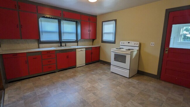 Building Photo - Cozy 2 Bedroom House!