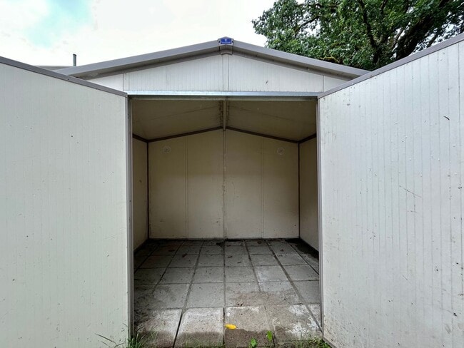 Building Photo - Tranquil 1 Bed, 1 Bath House!
