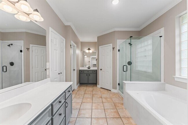 Building Photo - 9520 Chasewood Blvd