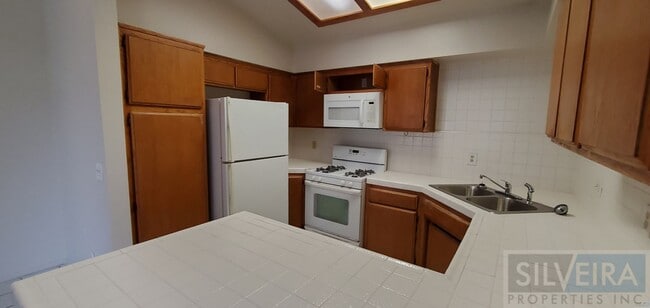 Building Photo - Gated Community 3 Bedroom 2 Bath in Preisker Gardens!