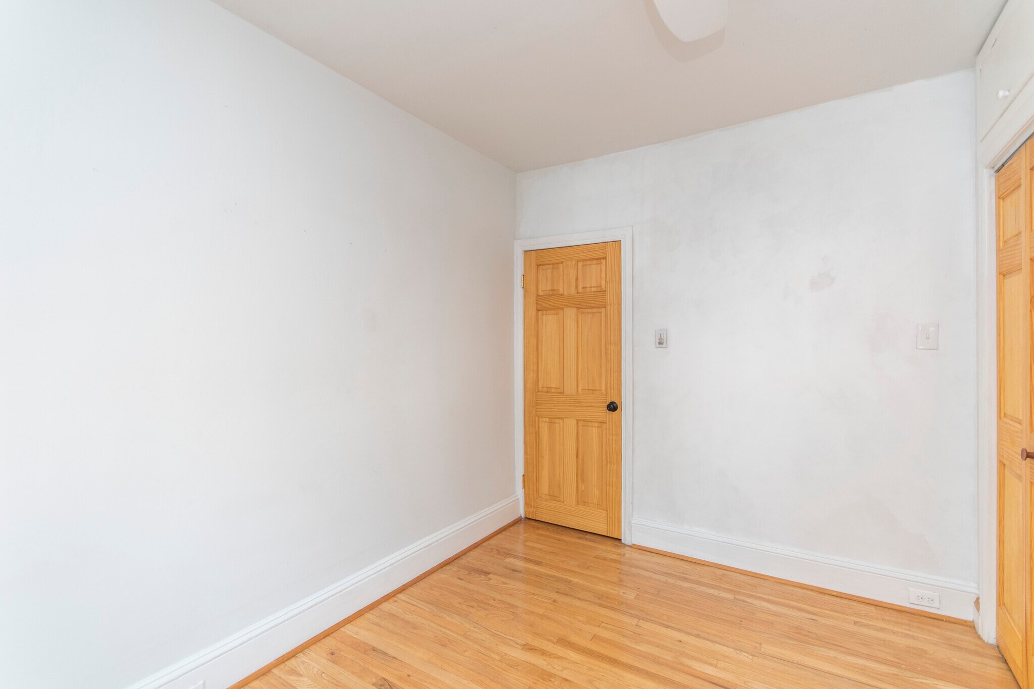 Building Photo - 527 S Lecount St